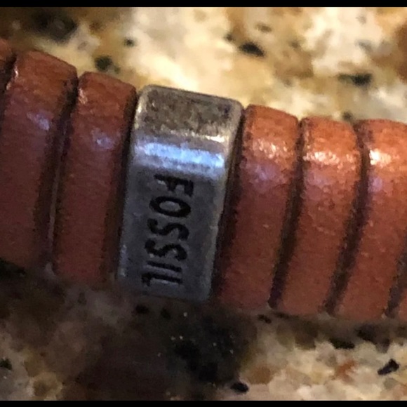 Fossil leather wrap bracelet adjustable size - Picture 3 of 5